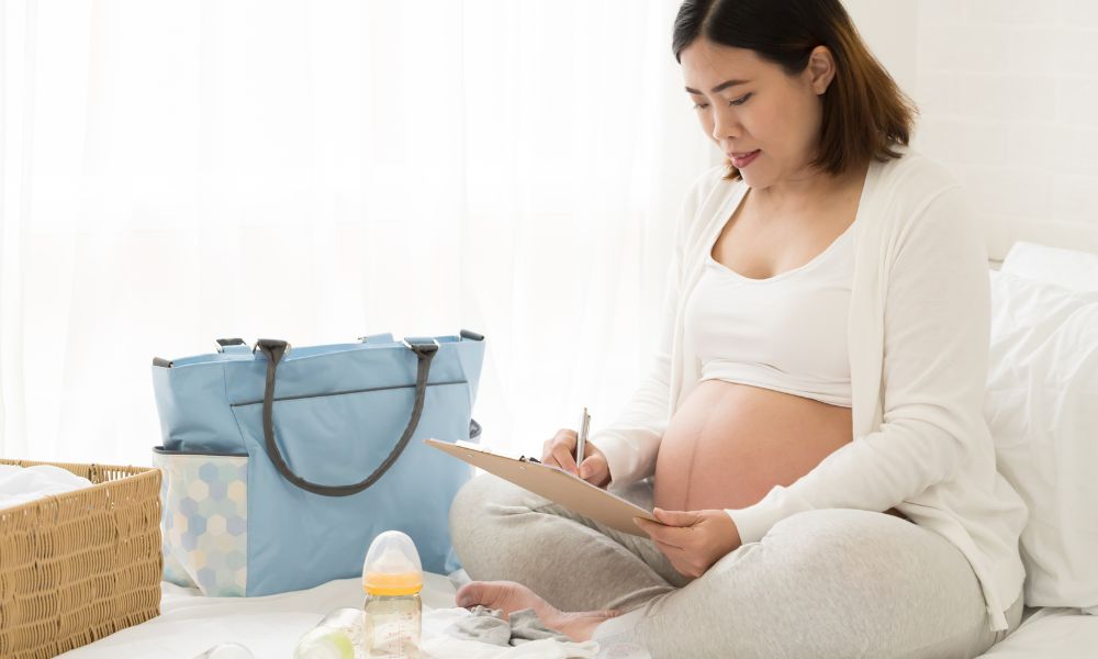 Hospital Bag Checklist: What Moms-To-Be Should Pack